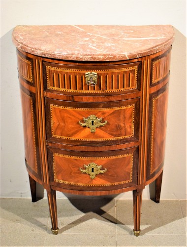 Petite commode demi-lune - époque Louis XVI - Mobilier Style Louis XVI